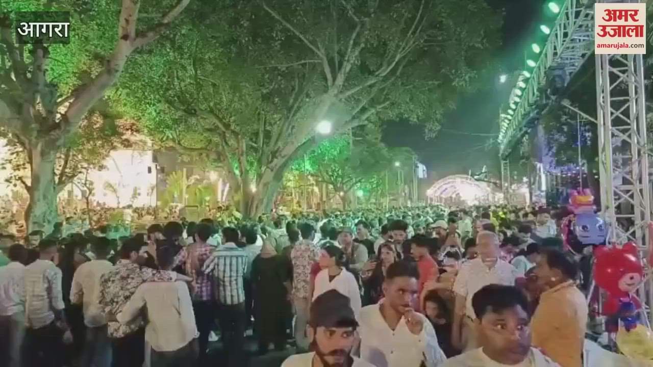 Crowds at Janakpuri mahotsav in agra