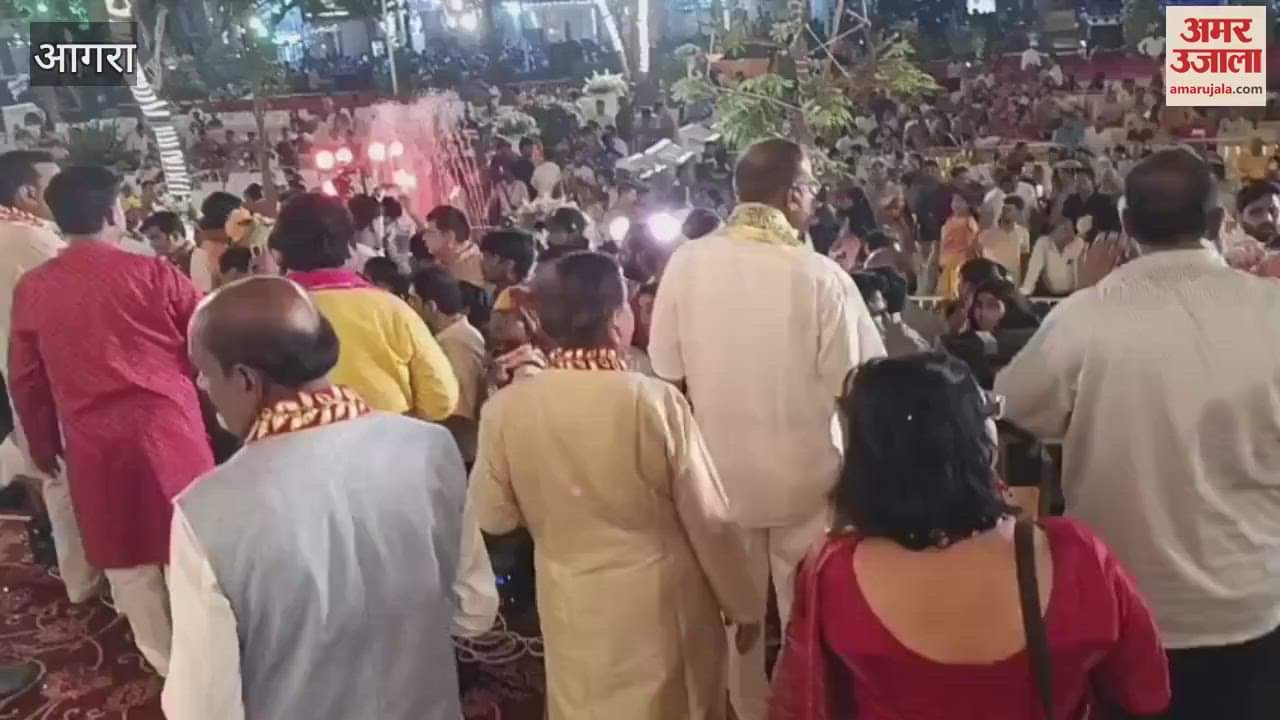 crowd in Janakpuri mahotsav in agra