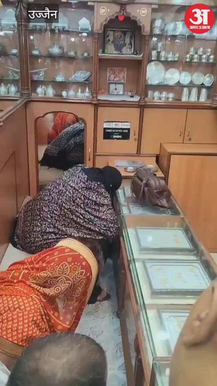 Ujjain News: Woman tries to steal from jewelry shop