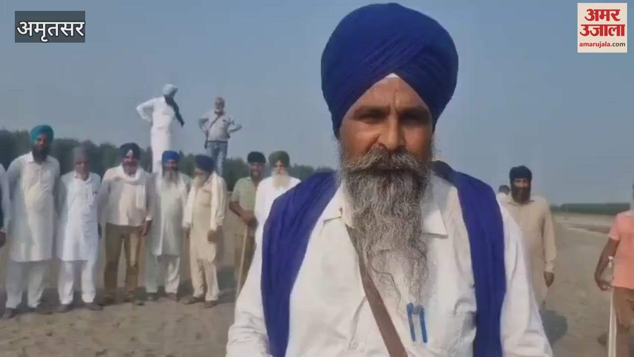 Farmer leader Sarwan Singh Pandher met farmers in the villages across Ravi.