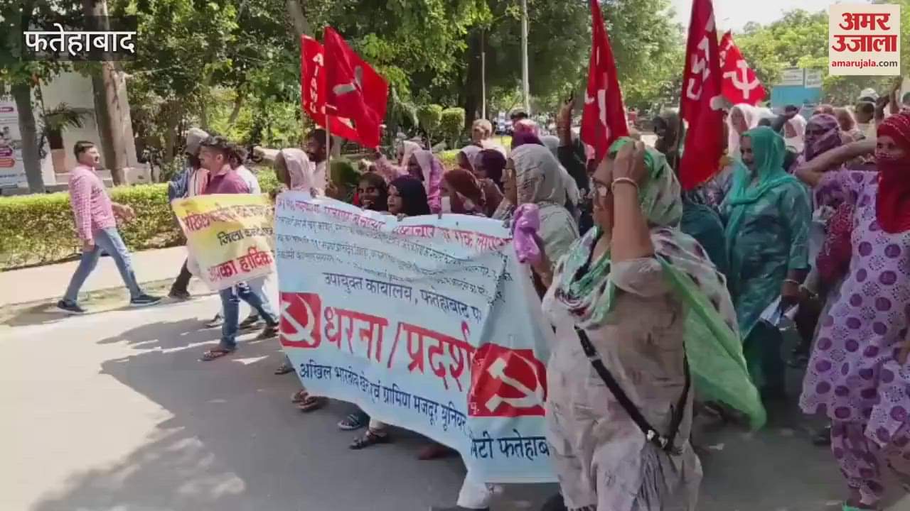 MNREGA Labour Union staged a protest in Fatehabad and submitted a memorandum.