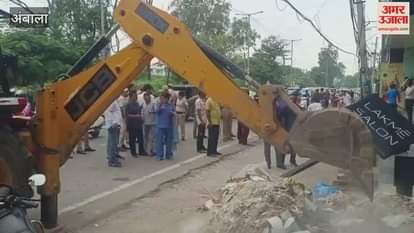 Sheds and ramps demolished outside showroom on Old Delhi Road in Ambala