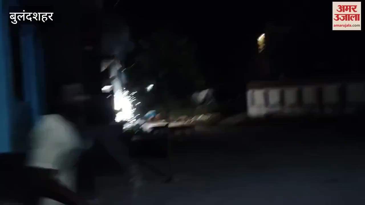 Fire broke out in the power line electricity was disrupted for two hours