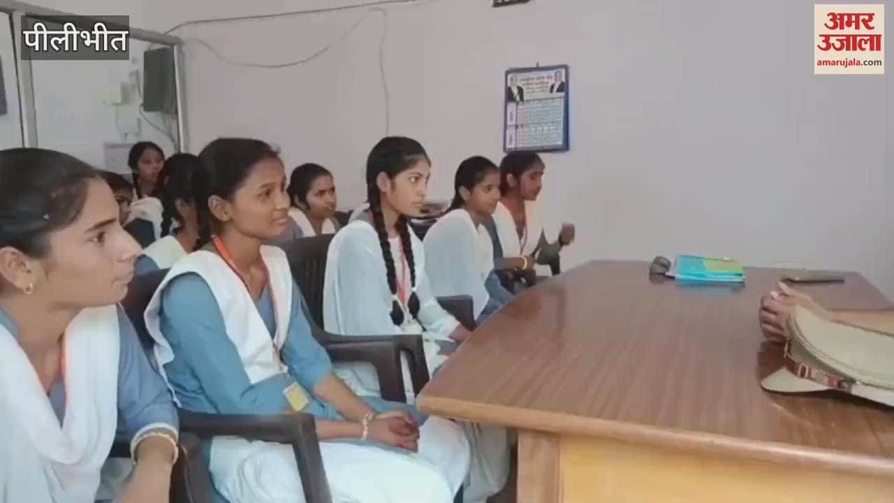 Girls visited the police station in Pilibhit and got to know the working system of the police