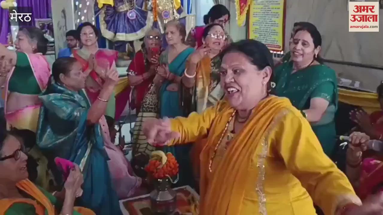 Devotees danced in the foundation day program at the Parshuram temple located at Gandhi Ashram in Meerut