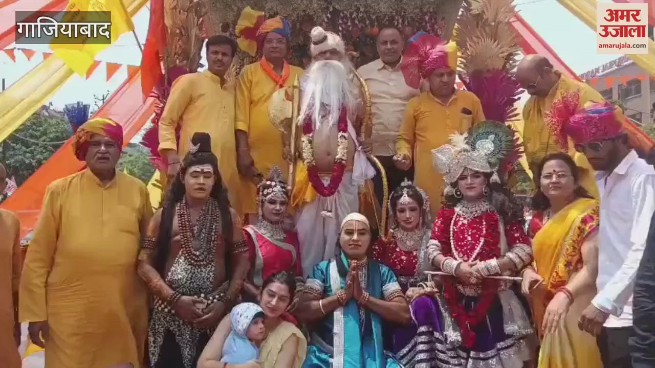 Workers of Bharatiya Vikas Parishad celebrating Parshuram Jayanti at Vasundhara Parshuram Chowk