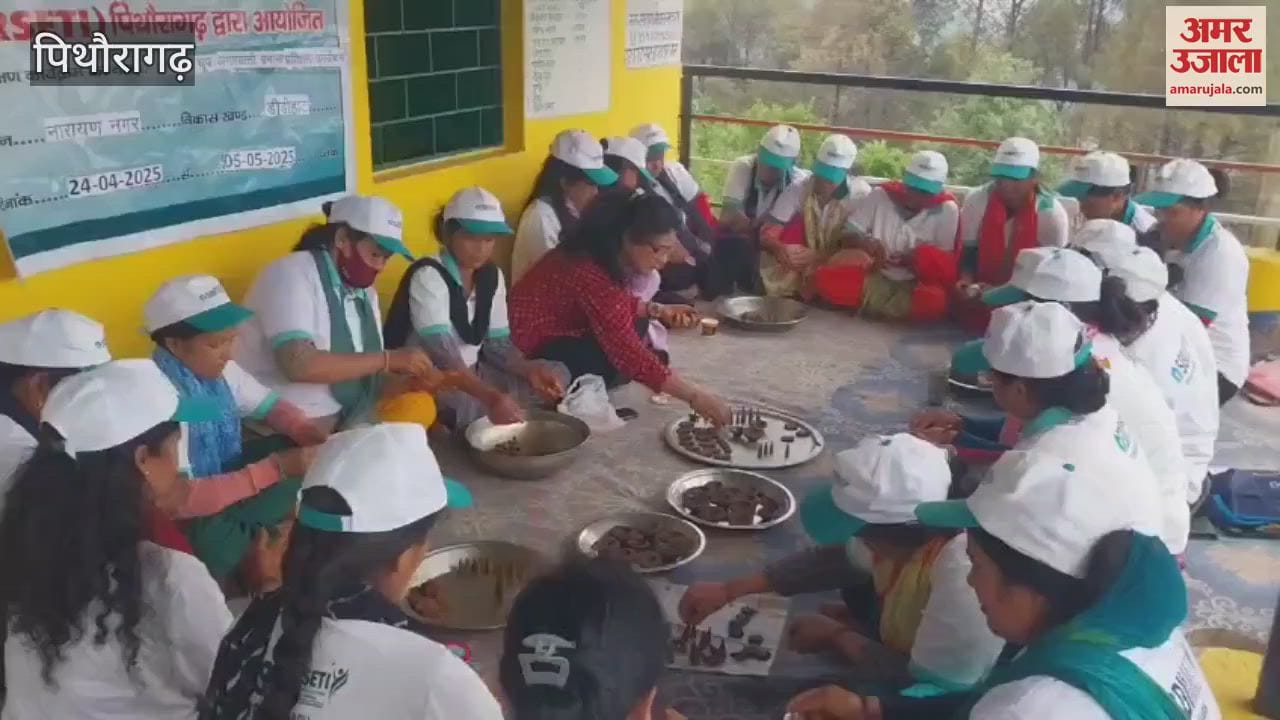 Women learned the intricacies of making incense sticks in didihat