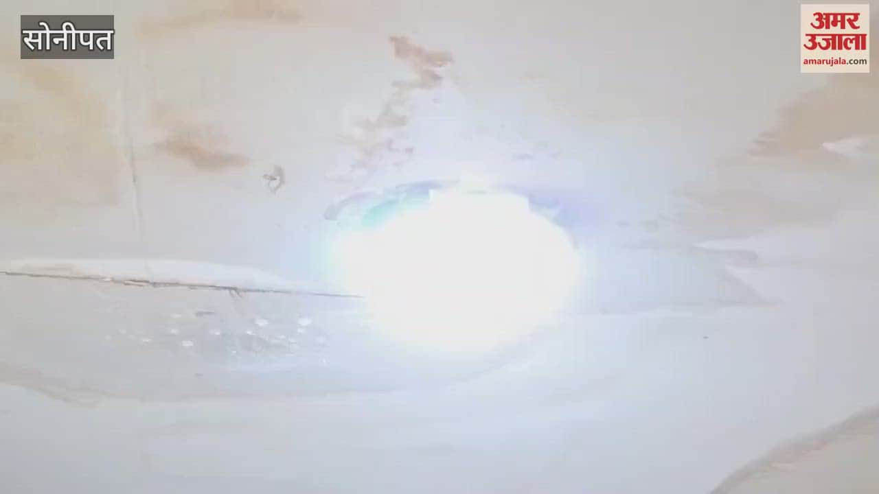 Water dripping outside the eye specialist room in Sonipat Civil Hospital, patients are troubled