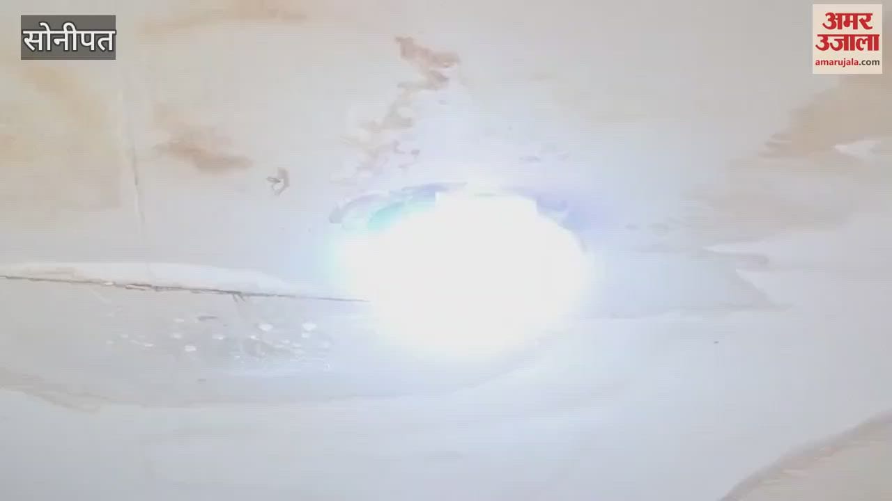 Water dripping outside the eye specialist room in Sonipat Civil Hospital, patients are troubled
