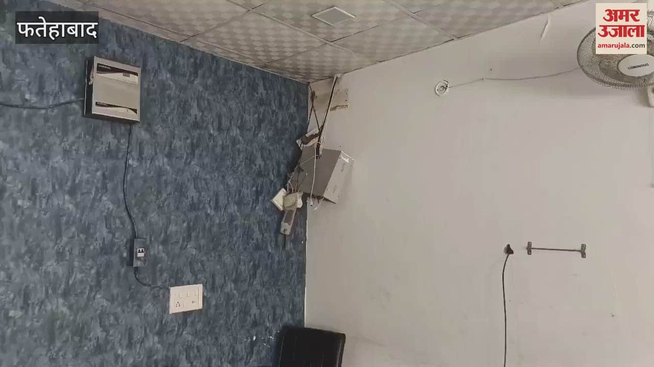 Theft in car sale-purchase office in Fatehabad, incident captured in CCTV installed in the neighbourhood