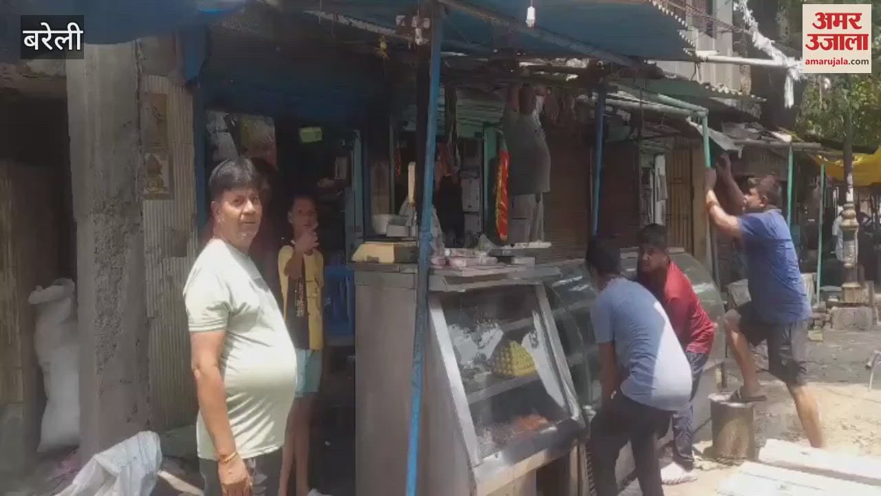 Municipal corporation team removed encroachment in Bareilly