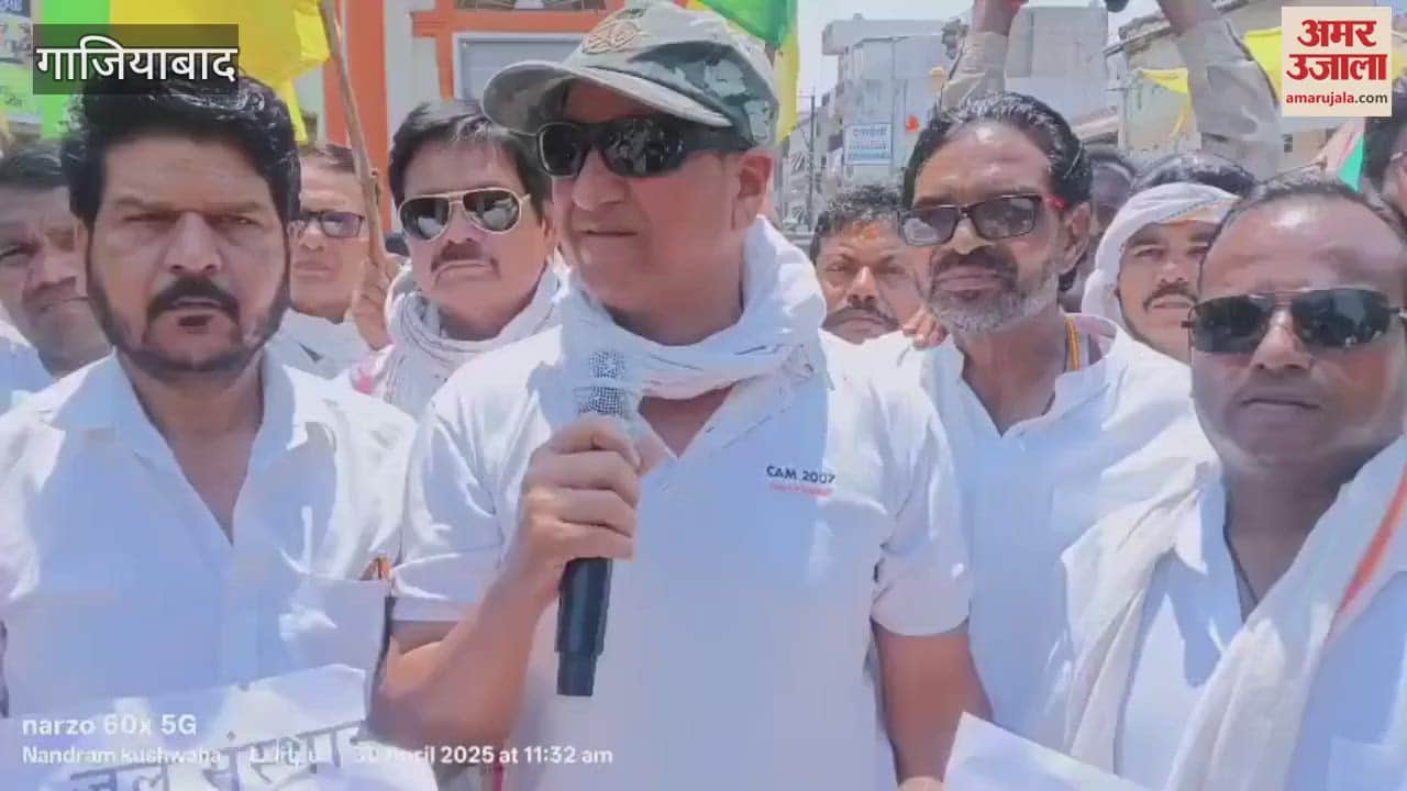 A demonstration was held by breaking old pots at Lalitpur s Ghantaghar over drinking water crisis