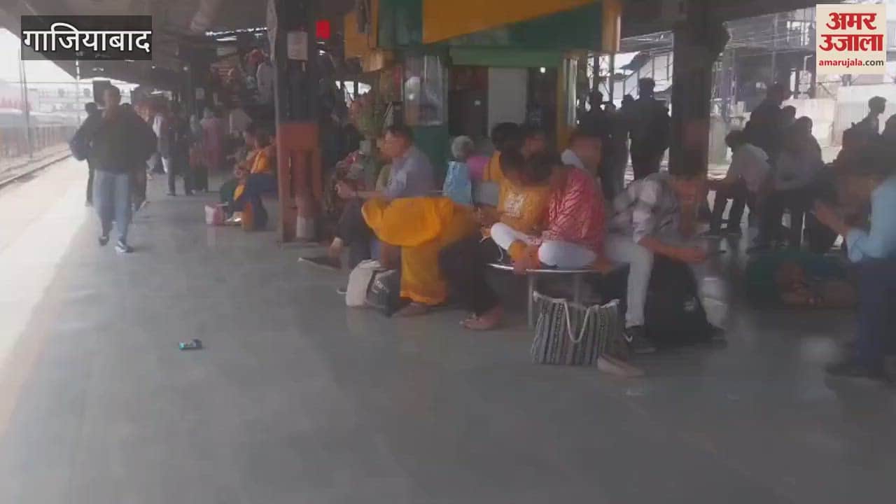 There is no water in toilets of Ghaziabad railway station even taps have dried up