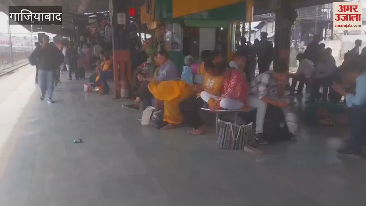 There is no water in toilets of Ghaziabad railway station even taps have dried up