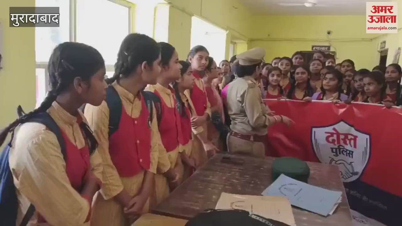 Information about helpline numbers, students of Methodist Girls Inter College visited the women police station