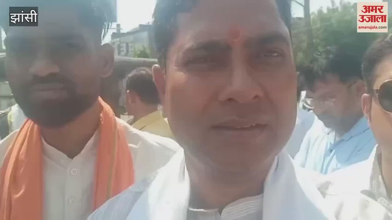 BJP workers demonstrated against Akhilesh