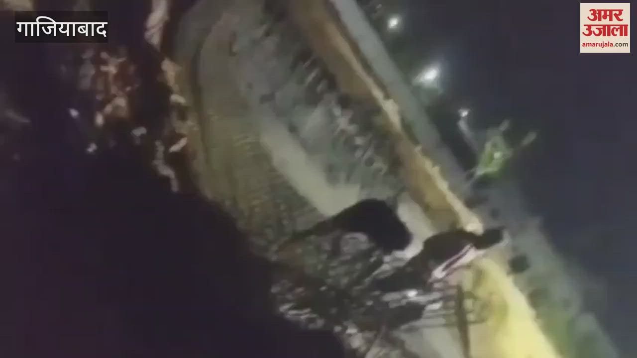 under construction bridge of Chakbhola canal collapsed in Modinagar