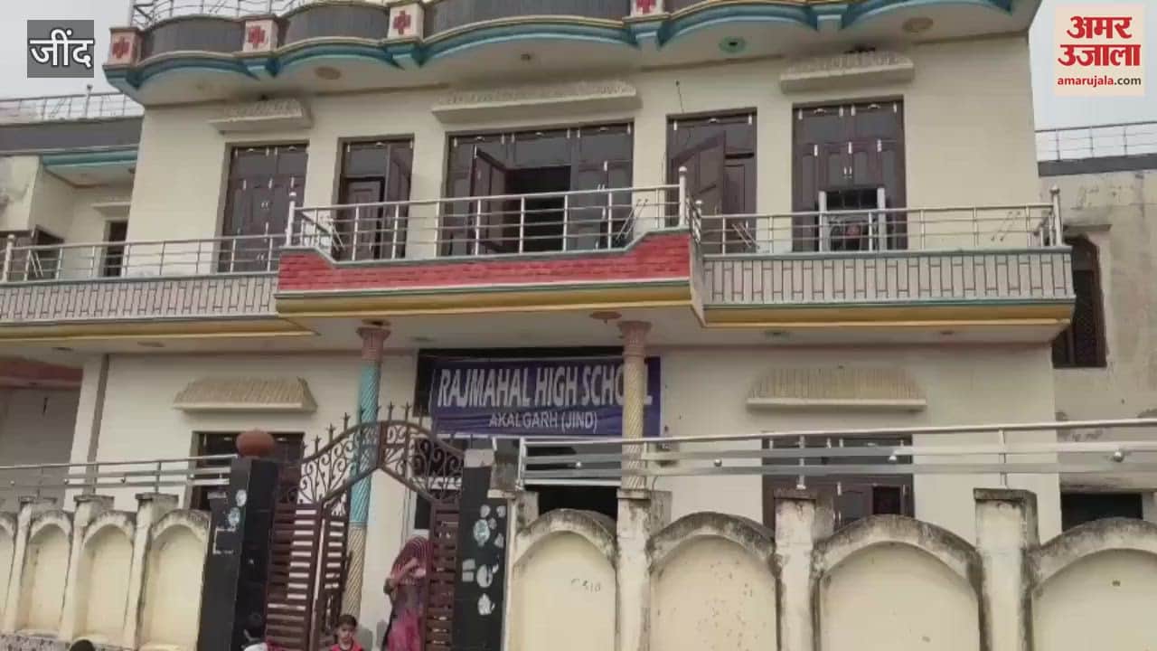 Cracks appeared in the house and electrical equipment burnt due to lightning in Akalgarh village of Julana in Jind