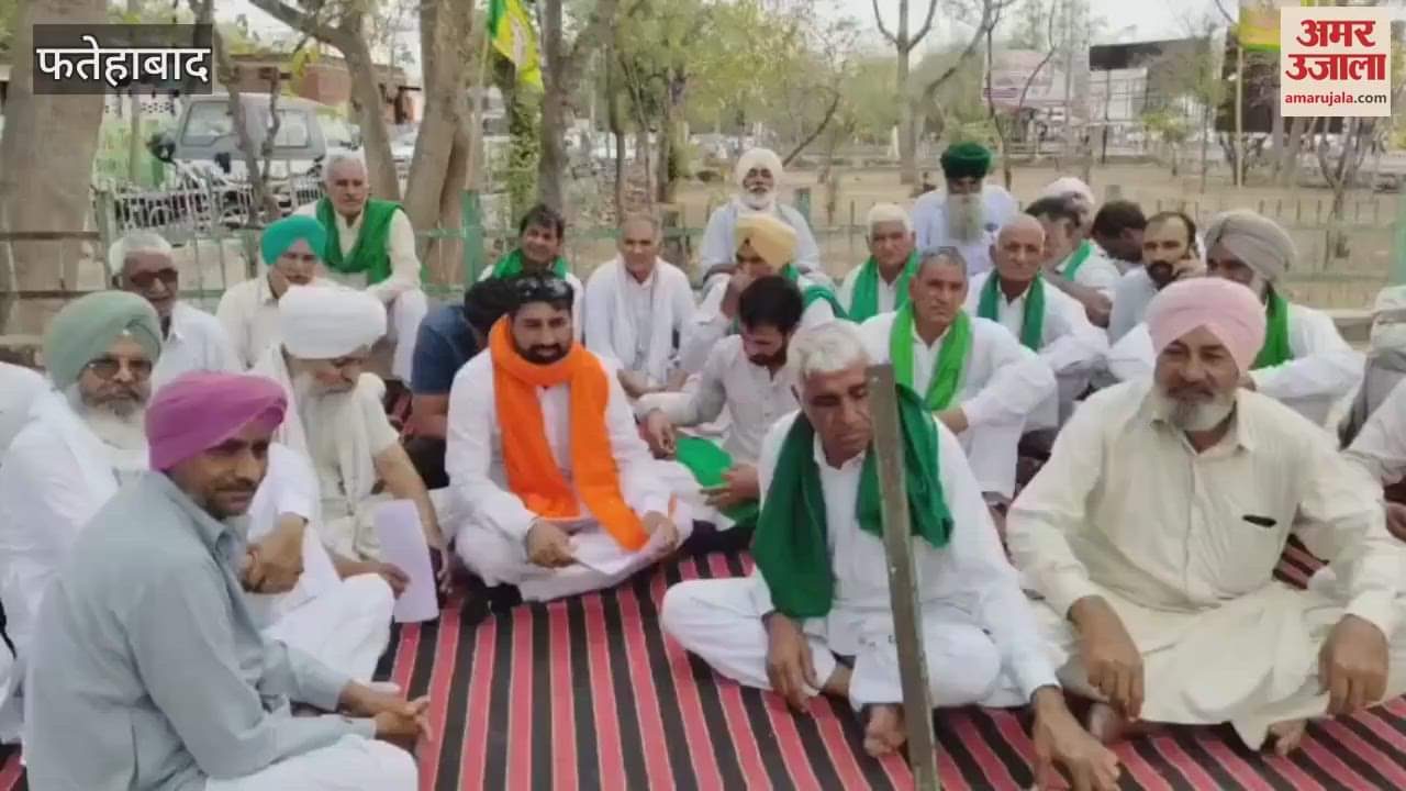 Bharatiya Kisan Union Kheti Bachao staged a sit-in outside the mini secretariat in Fatehabad over the water problem