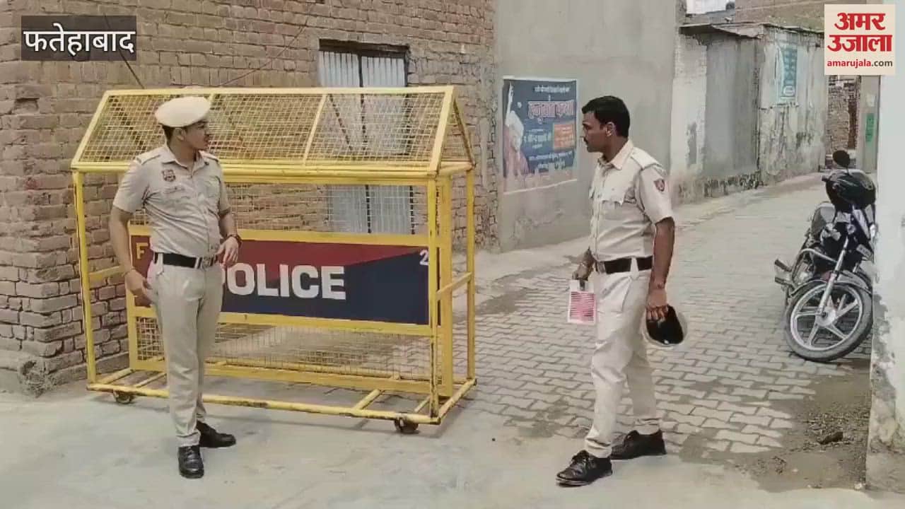 Police blocked Guru Nanakpura area in Fatehabad to prevent drug smuggling, people coming and going were searched
