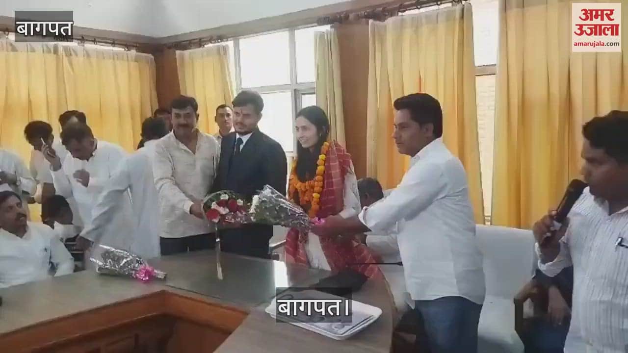Aayushi Chaudhary of Shamli, who passed the UPSC exam, was honored in Baraut