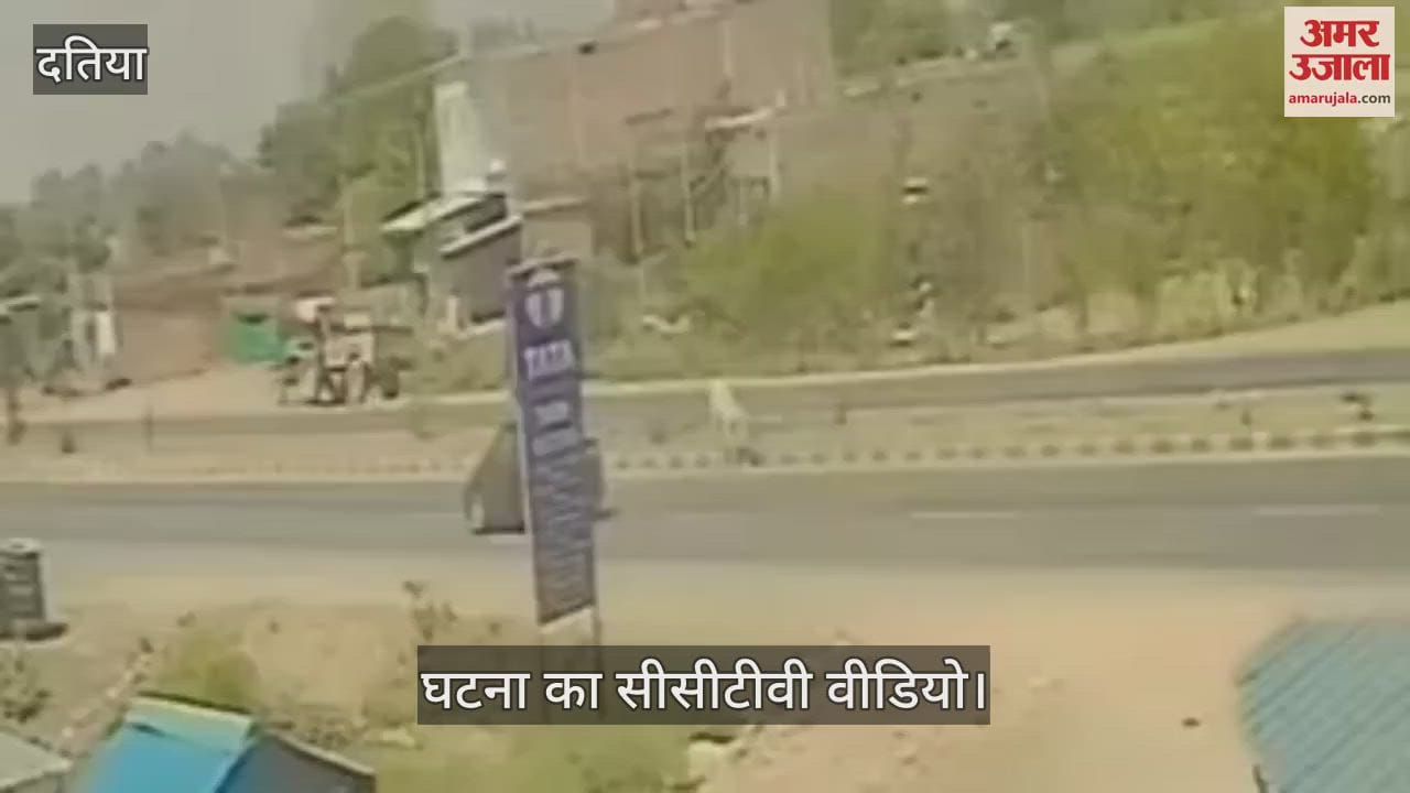 Truck smashed into pieces after colliding with a cow Horrible road accident in Datia