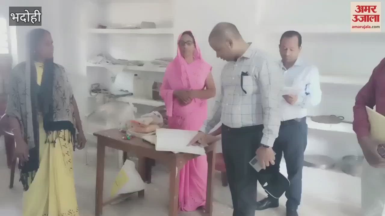 DM went out to inspect CHC and schools in Bhadohi
