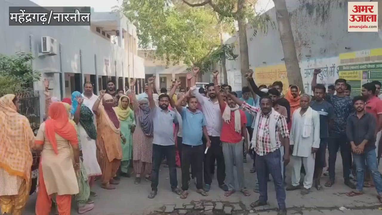 In Mahendragarh, some youths beat up a sanitation worker near the vegetable market, the workers raised slogans