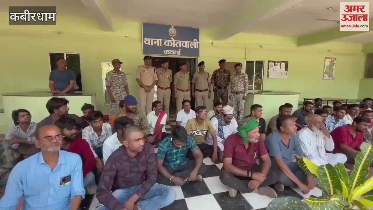 Kabirdham 150 jawans conduct combing patrol in Kawardha city from 3 pm