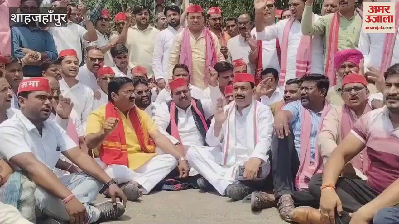 SP workers protest against attack in Shahjahanpur