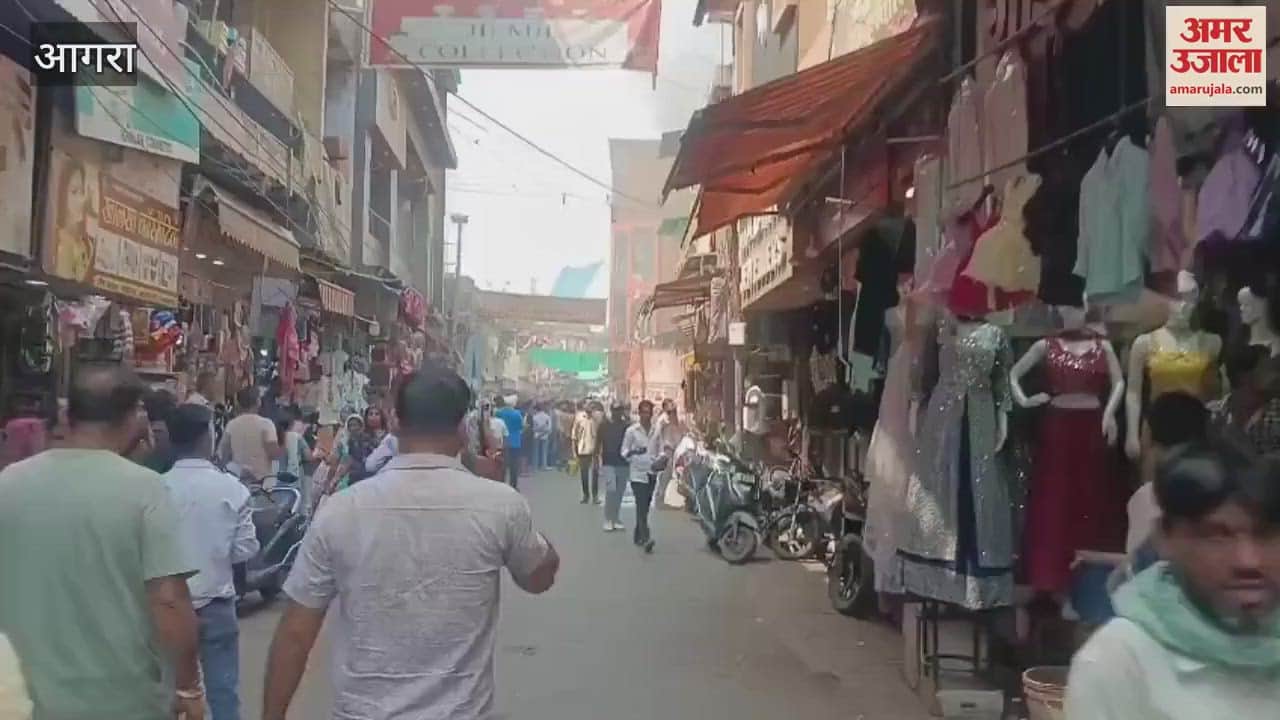 huge fire broke out in a saree showroom in Shahganj market of Agra