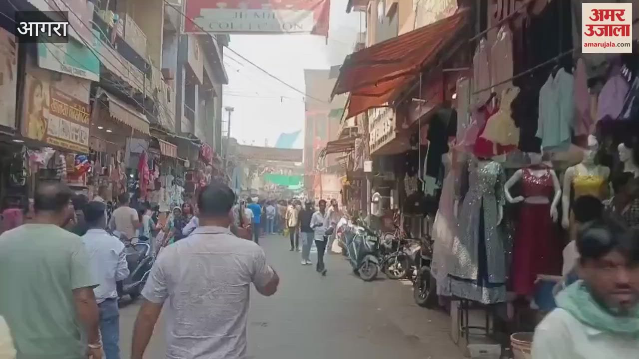 huge fire broke out in a saree showroom in Shahganj market of Agra
