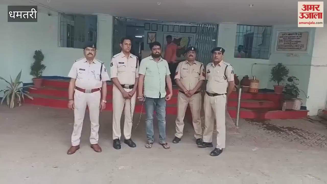 accused who cheated by promising a government job was arrested