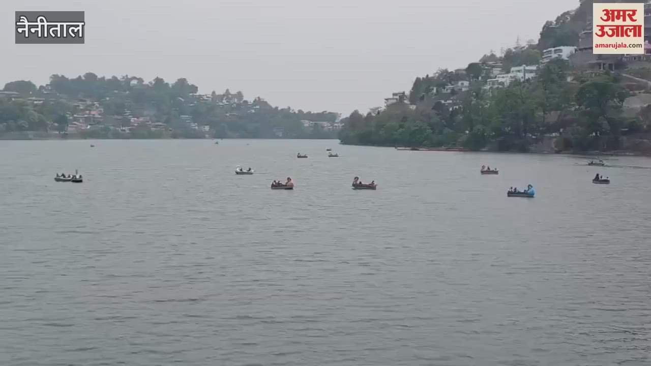 Tourists enjoyed paragliding and boating in bhimtal