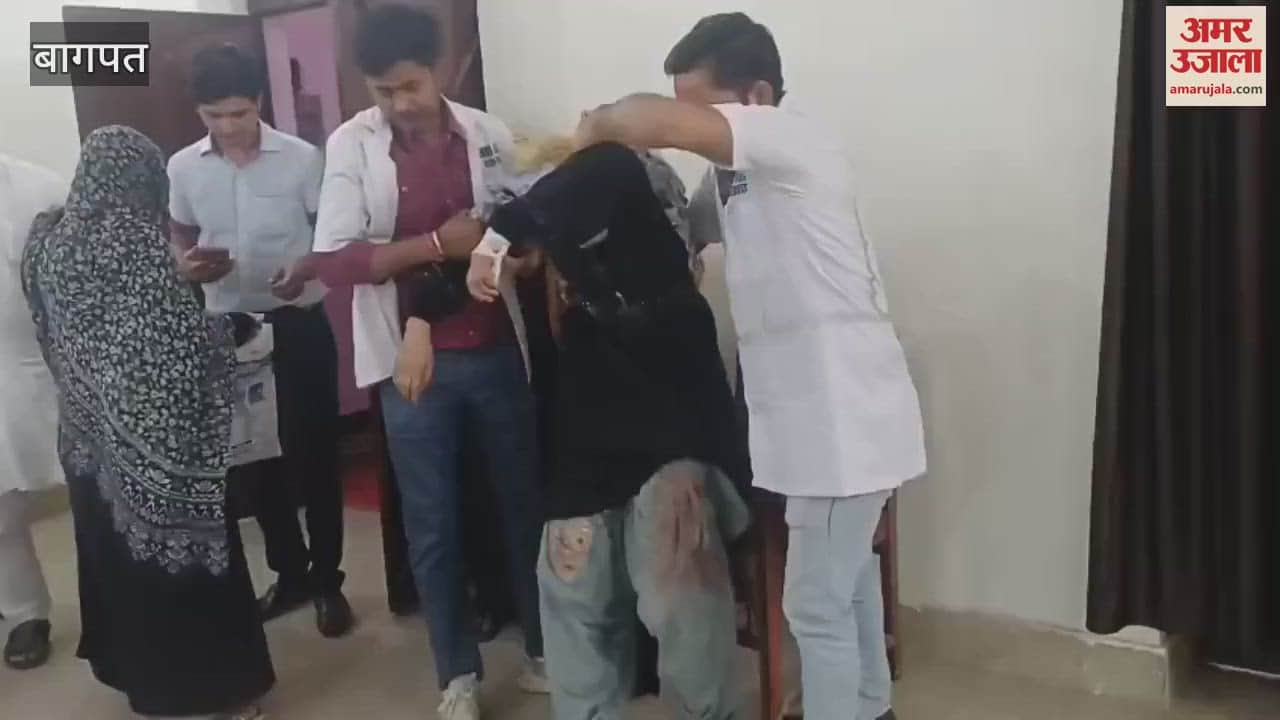 Woman who went to Baghpat Tehsil Diwas to complain about her husband stabbing her, faints, video goes viral