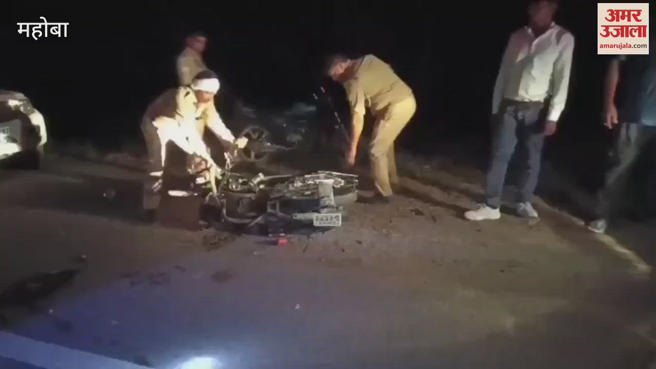 accident in Mahoba, three bike riders died after being hit by an uncontrolled truck