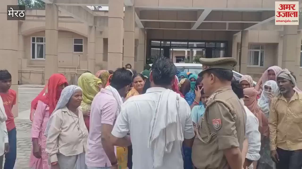 Women created a ruckus in the collectorate demanding the removal of the liquor contract in Baghpat