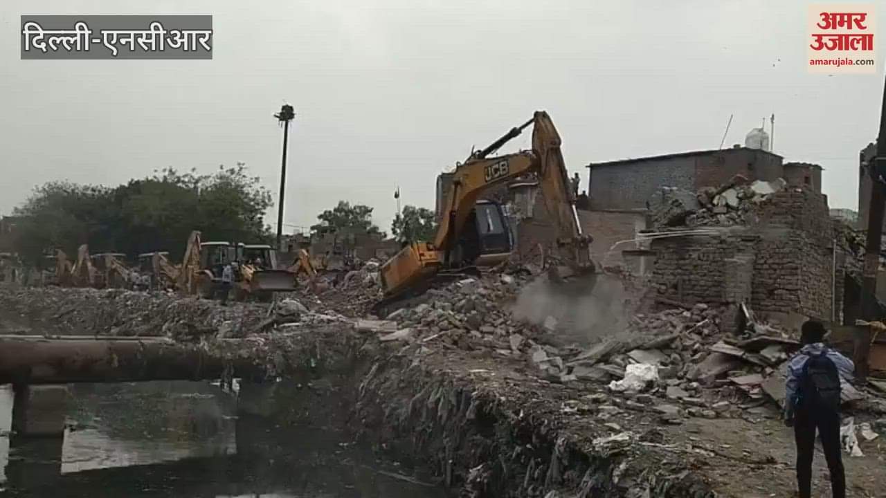 Illegal construction built on banks of drain in Taimur Nagar was removed
