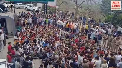 Sirmaur Hundreds of unemployed youth took to the streets in Nahan and took out a huge rally