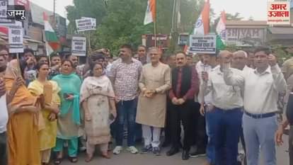 BJP's protest: Throw out Pakistanis living in India