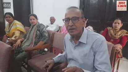 People of Isapuram Colony reached Meerut Town Hall to tell their problems