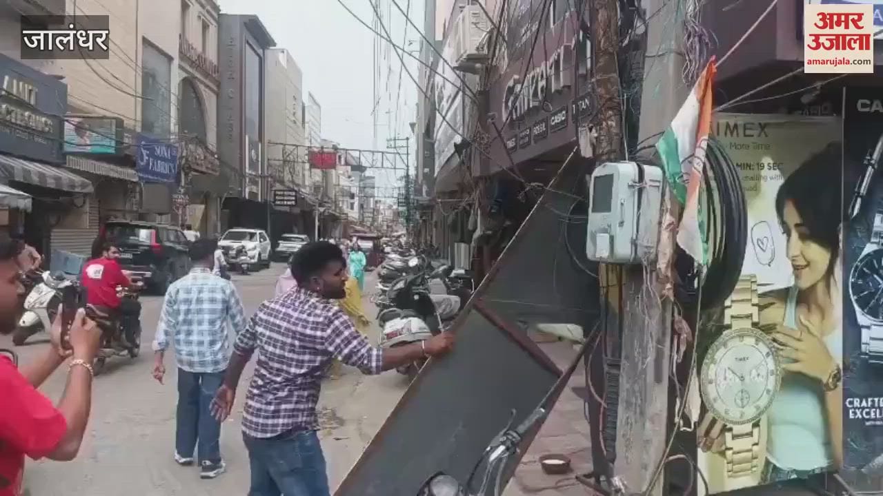 जालंधर में दुकानदारों का सामान जब्त