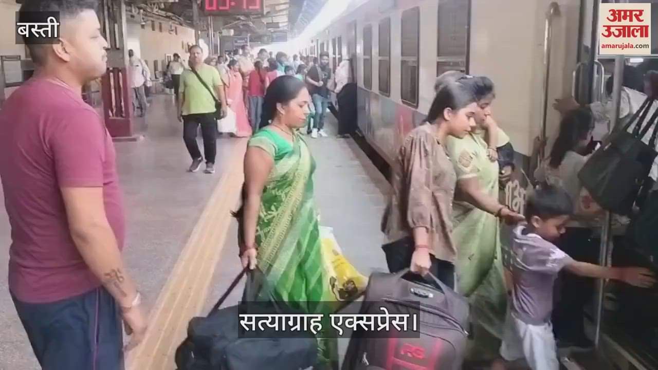 Satyagraha Express arrived after 23 hours, there was a fight for reserved tickets in trains