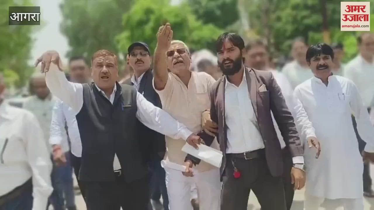 Ruckus in Sadar Tehsil Diwas Lawyers protest against private agency in registry office