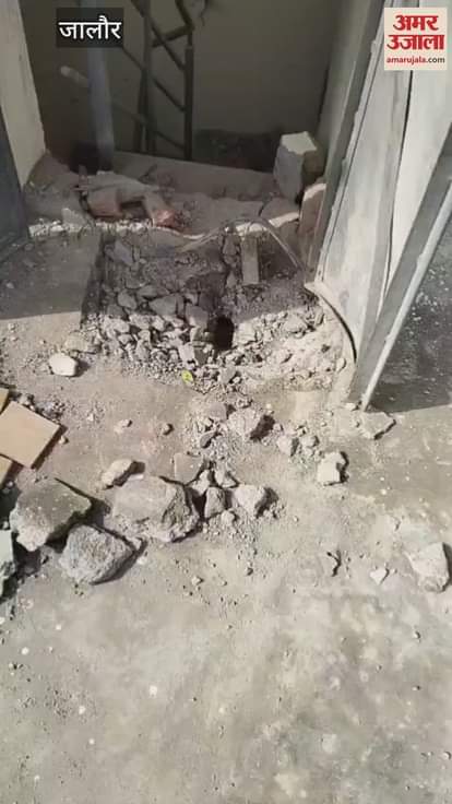 Jalore: Lightning struck three houses in Thavnala village of Ahor, electronic equipment burnt