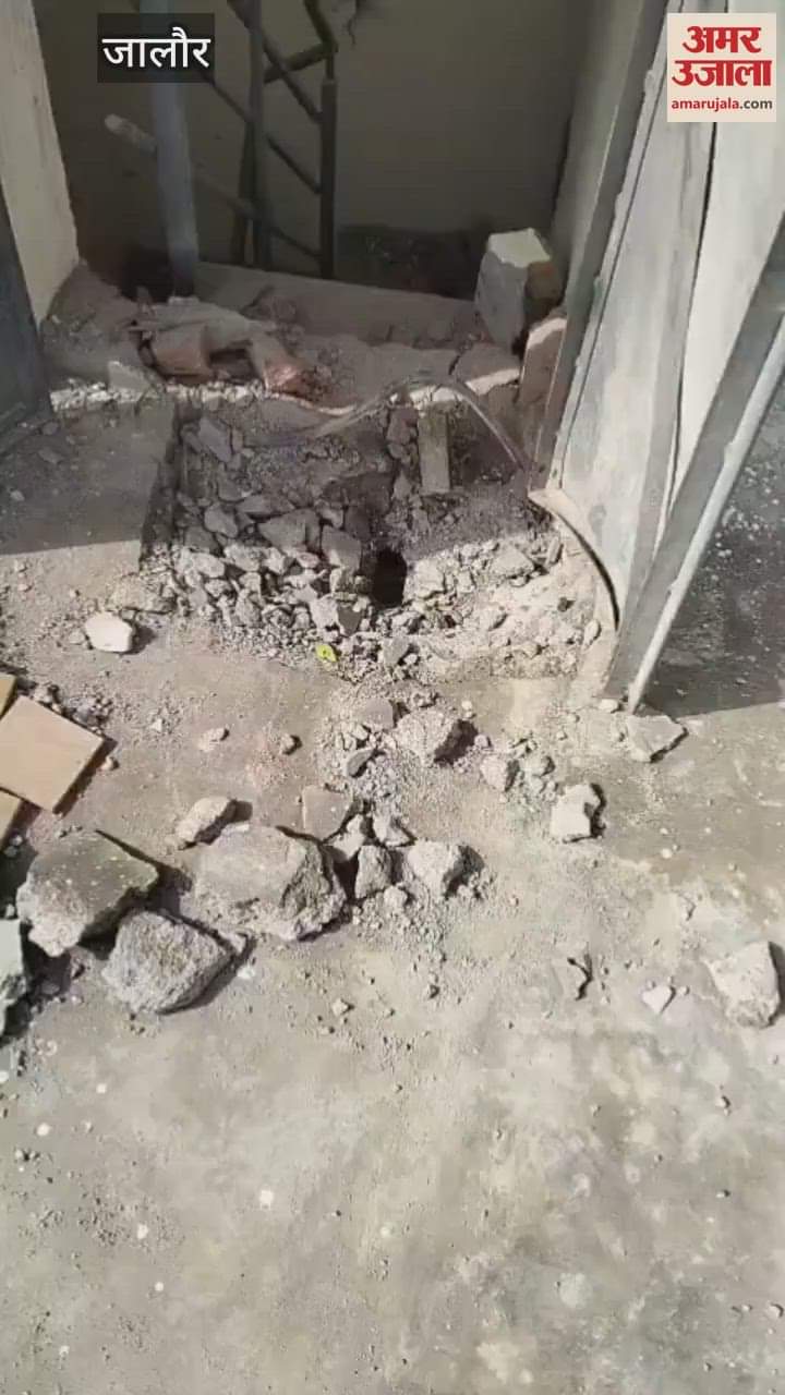 Jalore: Lightning struck three houses in Thavnala village of Ahor, electronic equipment burnt