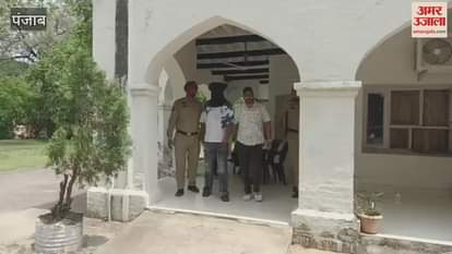 Nurpur Bedi police in Punjab arrested a 19-year-old youth with weapons, three revolvers and five live cartridges recovered