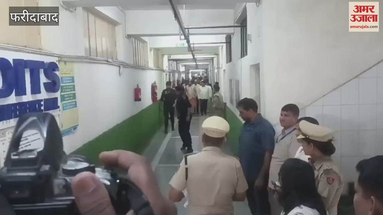 CM Nayab Singh Saini holding a meeting with FMDA officials at the Mini Secretariat in Faridabad