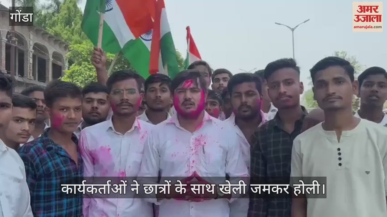 VIDEO: Gonda: पाकिस्तान में एयर स्ट्राइक को लेकर लोगों ने खेली होली