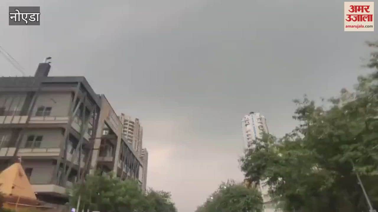 rain started with strong storm in Noida